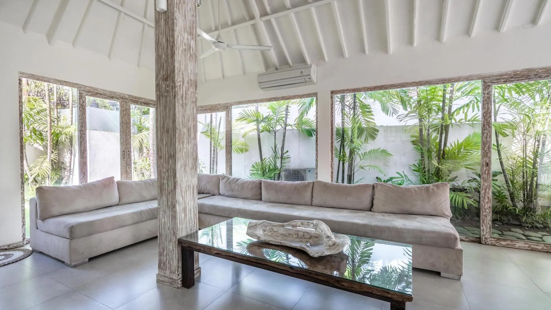 Villa Oberoi 2 Bedrooms Seminyak